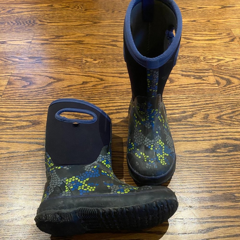 EUC - Size 11Y BOGS Winter Boots